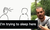 Videoclip over Yves die probeert te slapen terwijl er buiten jongeren geluid maken.